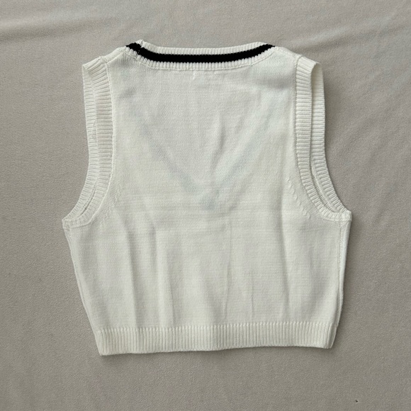 Garage Cable knit V neck Sweater Vest in White - Picture 8 of 8